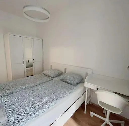 Oktogon With Balcony Apartment Budapest