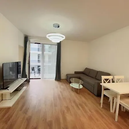 Апартаменты Oktogon With Balcony
